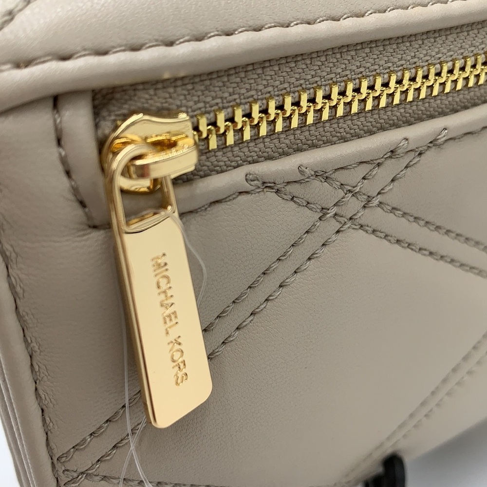 MICHAEL KORS JET SET TRAVEL LARGE TRIFOLD WALLET LIGHT SAND COLOR - Picture 6 of 16